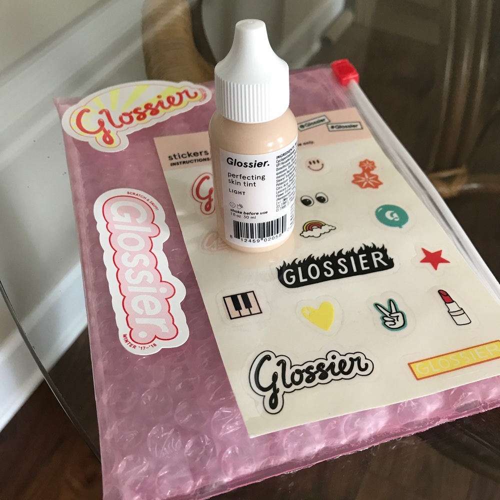 Glossier perfecting skin tint (light)